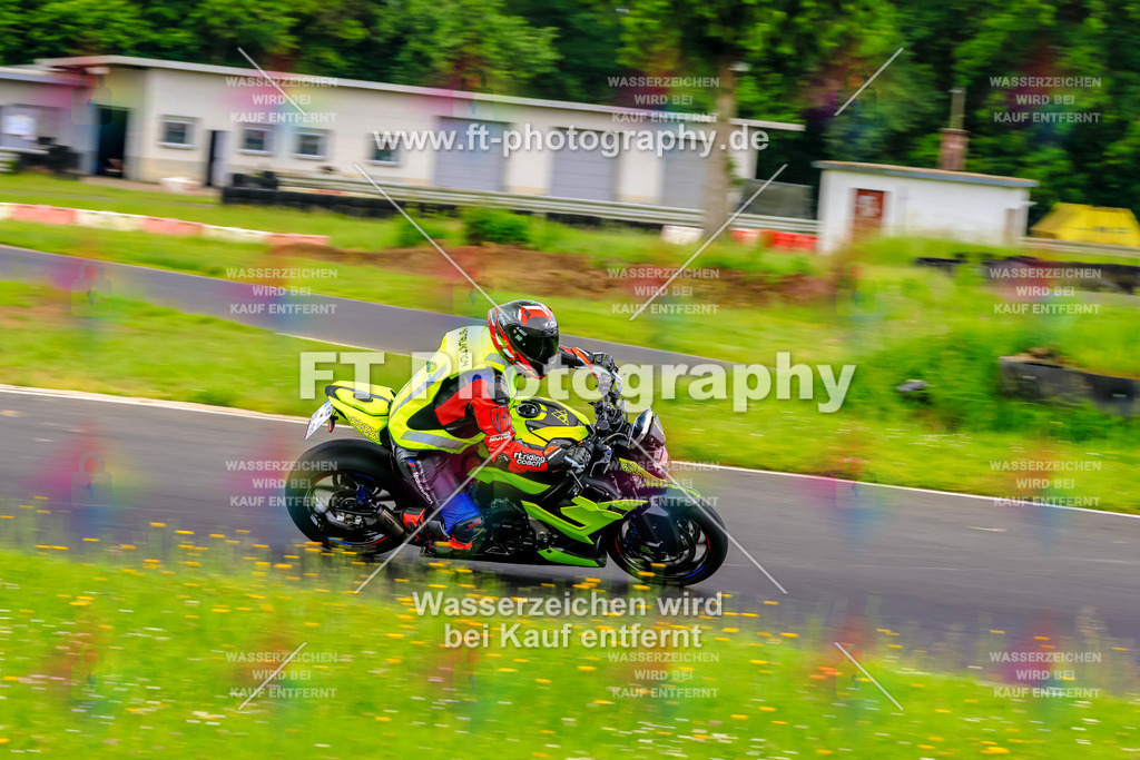 VBK-7573 | Hier findet Ihr Bilder von Touristenfahrten auf der Nürburgring Nordschleife oder von anderen Veranstaltungen die ich besucht habe. Viel Spass beim Durch Schauen 