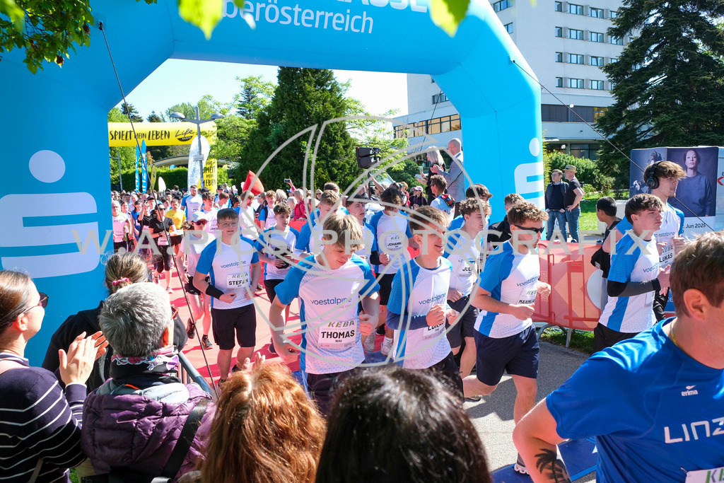 ..... | LINZ,AUSTRIA,27.April 24, Int. 3 Brückenlauf Linz  , Image shows: Photo: WAPICS / Michael ring