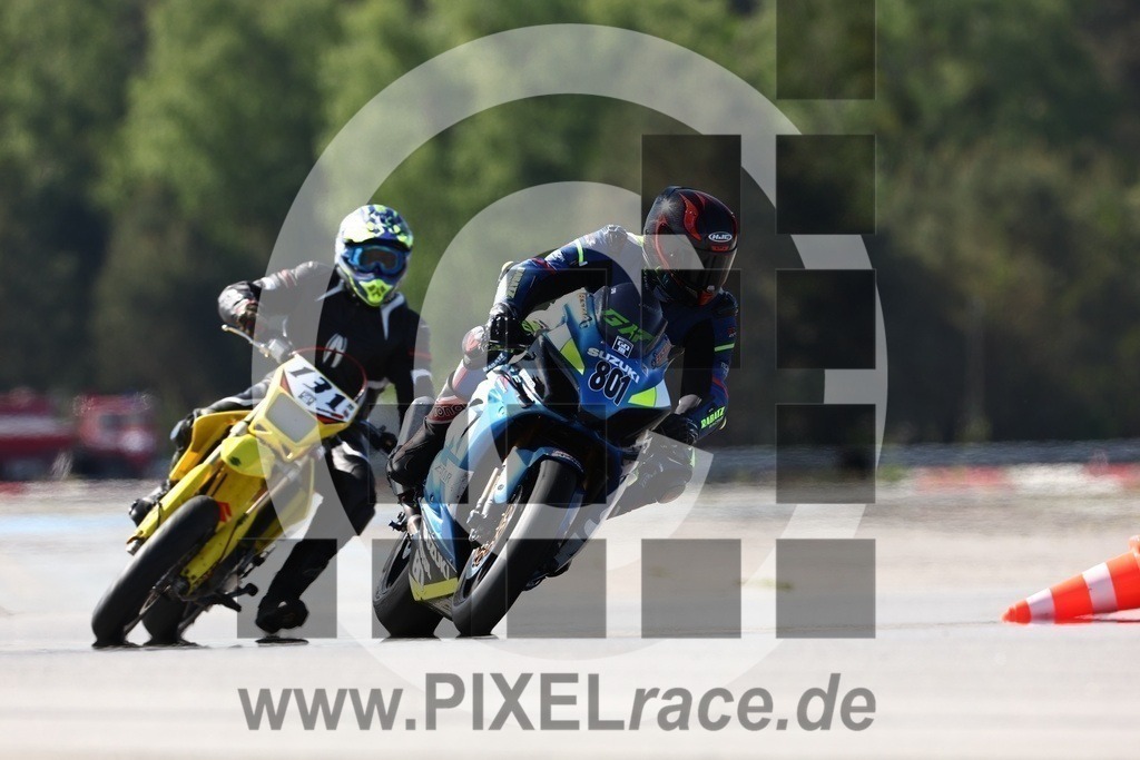 0131-20240512_05779 | Schöne Erinnerungen an spannende Momente - das festzuhalten ist unser Job. PIXELrace.de ist seit 2003 auf den Rennstrecken Europas unterwegs um die Action draußen beim Fahren und die wunderbare Stimmung imm Fahrerlager für euch einzufangen.