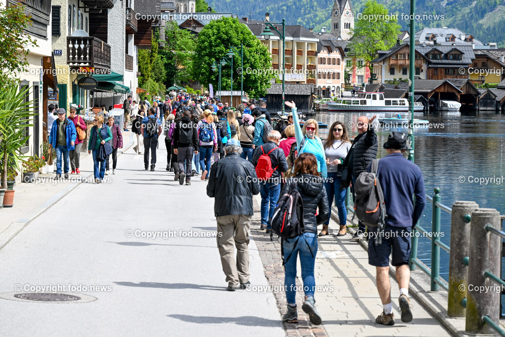 Hallstatt_ 19.05.2023-29 | 19.05.2023, Hallstatt, AUT, Hallstatt, im Bild Touristen unterwegs