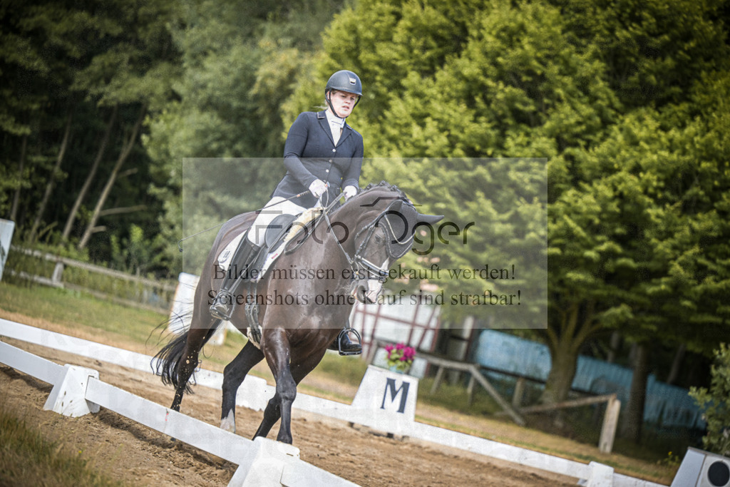 DOS_0131 | Entdecke hochwertige Reitturnierfotos von Foto Oger. Professionell, emotional und authentisch – jetzt Lieblingsmomente im Shop bestellen.Deutschlandweite Turnierfotografie. - Realisiert mit Pictrs.com