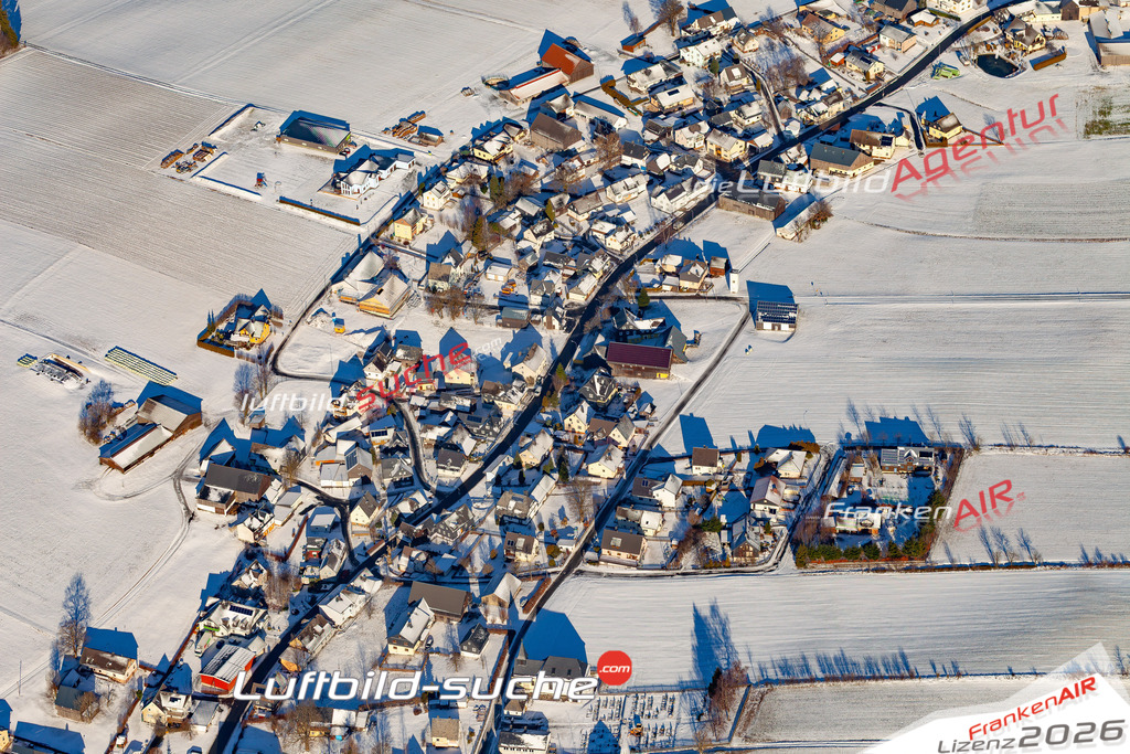 Das Luftbild der Stadt Steinbach am Wald wurde 2019 vom Flugzeug heraus erstellt (keine Drohne) Aufnahmehöhe ca.400 Meter- hohe Auflösung- beste Druck-Qualität garantiert!