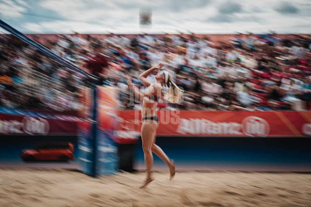 Beachvolleyball | Frauen | Allianz German Beach Tour 2025 | Tourstop Düsseldorf | 17.05.2025 | Anna Behlen beim Angriff Langzeitbelichtung