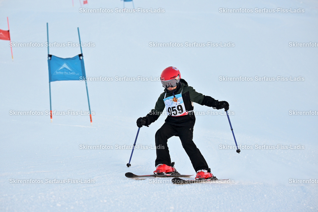 SRF_25.12.2025_0050 | Skirennfotos,Serfaus,Fiss,Ladis,Kinderskirennen,Winter,Tirol,Oberland,skirace,SFL,feelfree,weil wir's genießen,ski,Ski,skifahren,Sonnenplateau, - Realisiert mit Pictrs.com