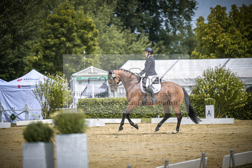DOS_3946 | Entdecke hochwertige Reitturnierfotos von Foto Oger. Professionell, emotional und authentisch – jetzt Lieblingsmomente im Shop bestellen.Deutschlandweite Turnierfotografie. - Realisiert mit Pictrs.com