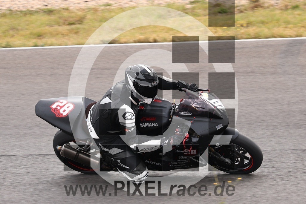 0282-20240913_05684 | Schöne Erinnerungen an spannende Momente - das festzuhalten ist unser Job. PIXELrace.de ist seit 2003 auf den Rennstrecken Europas unterwegs um die Action draußen beim Fahren und die wunderbare Stimmung imm Fahrerlager für euch einzufangen.