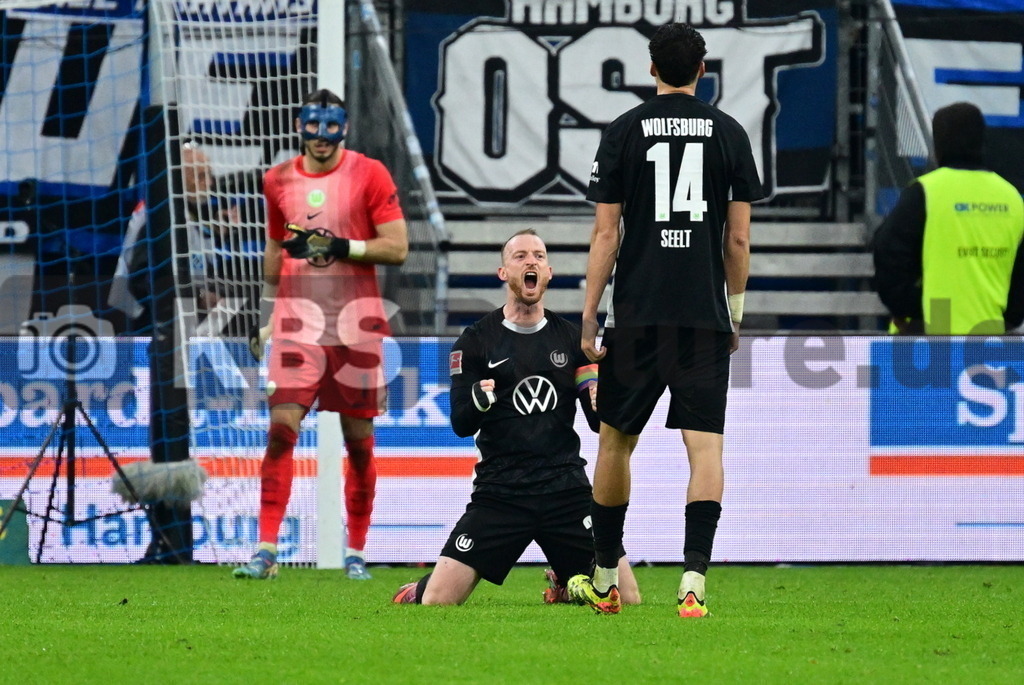 KBS Picture_HSV-Wolfsburg_031 | Siegerjubel von Arnold Maximilian (VfL Wolfsburg) , Seelt Jenson (VfL Wolfsburg) schaut zu ,Sportplatz :  Volksparkstadion, - Realisiert mit Pictrs.com