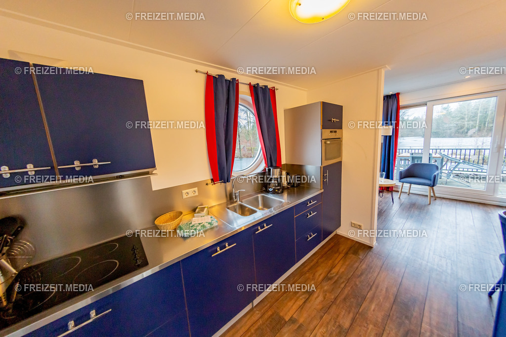 HAUSBOOT IM CENTER PARCS BISPINGER HEIDE | CENTER PARCS BISPINGER HEIDE

VEROEFFENTLICHUNG NUR GEGEN HONORAR

CONTACT:
FREIZEIT.MEDIA
HENDRIK PÖTHER
IM SCHLATT 24
46414 RHEDE

FON: +49 (0)2872 9496637
MAIL: INFO@FREIZEIT-MEDIA.DE
WEB: WWW.FREIZEIT.MEDIA - Realisiert mit Pictrs.com