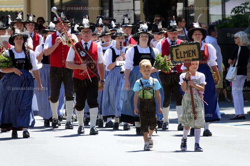 news-2022-Juli17-Musikumzug-Reutte-DSD02964-Elmen | Info aus dem Bezirk Reutte/Ausserfern Tirol sowie eine umfangreiche Bilddatenbank über die gesamte Region: Lechtal, Talkessel Reutte, Tannheimertal, Zwischentoren. Lech, Plansee, Zugspitze, Grenztunnel, B179, Fernpassstraße, Verkehr, Lawinen, Tradition, - Realisiert mit Pictrs.com