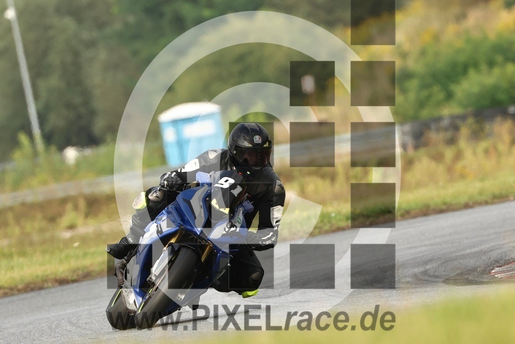 0091-20250908_12589 | Schöne Erinnerungen an spannende Momente - das festzuhalten ist unser Job. PIXELrace.de ist seit 2003 auf den Rennstrecken Europas unterwegs um die Action draußen beim Fahren und die wunderbare Stimmung imm Fahrerlager für euch einzufangen.