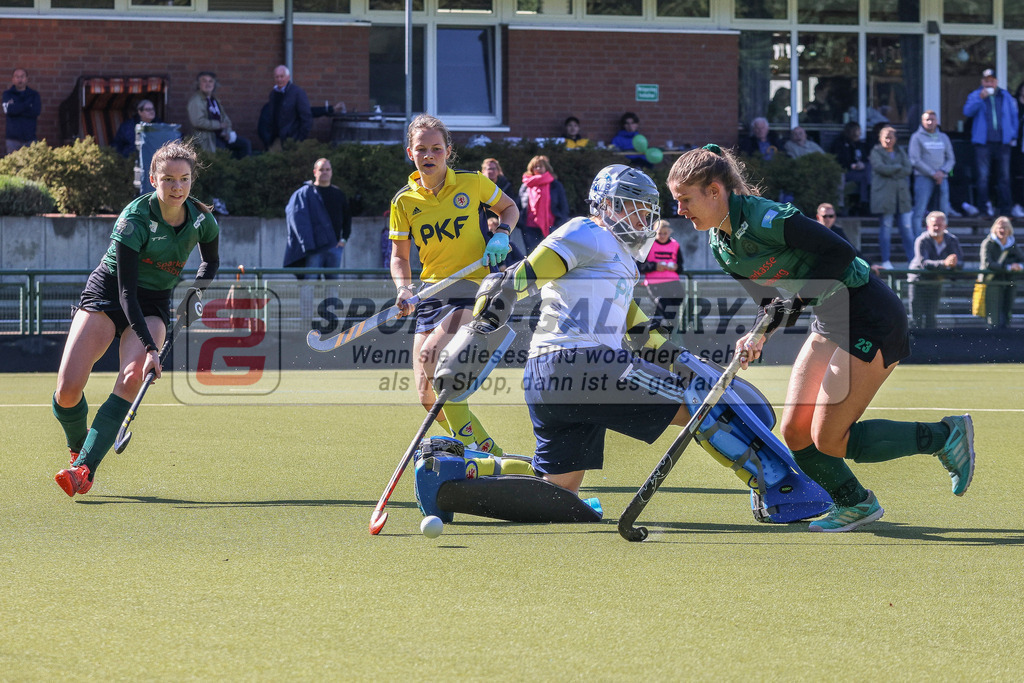 Raffelberg-Braunschweig-45 | Giulia Funkel (Club Raffelberg #23) & Tina Weber (Eintracht Braunschweig #99), Club Raffelberg - Eintracht Braunschweig am 17.9.2022 in der Hockeyanlage Club Raffelberg, Duisburg