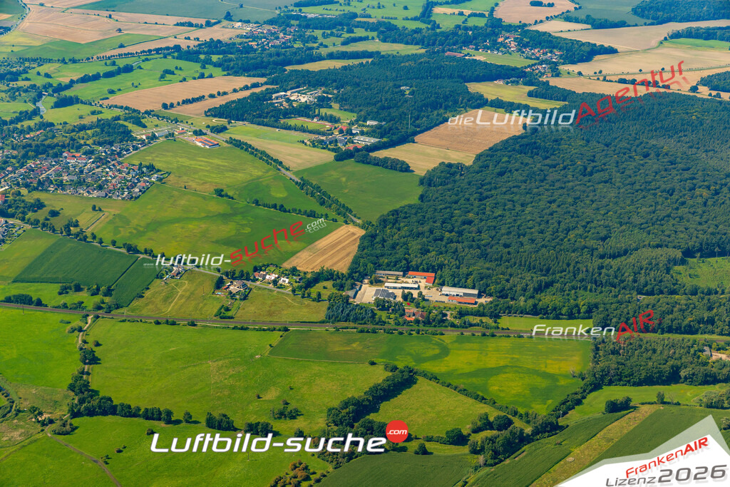Luftaufnahme  Osterburg - Die Luftaufnahme wurde 2025 vom UL-Flugzeug heraus erstellt ( ohne Drohne ) - Hochauflösende Luftaufnahme - für professionelle Ausdrucke geeignet. Die Geschenkidee !Mit Lizenz und Bildrechte bestellbar