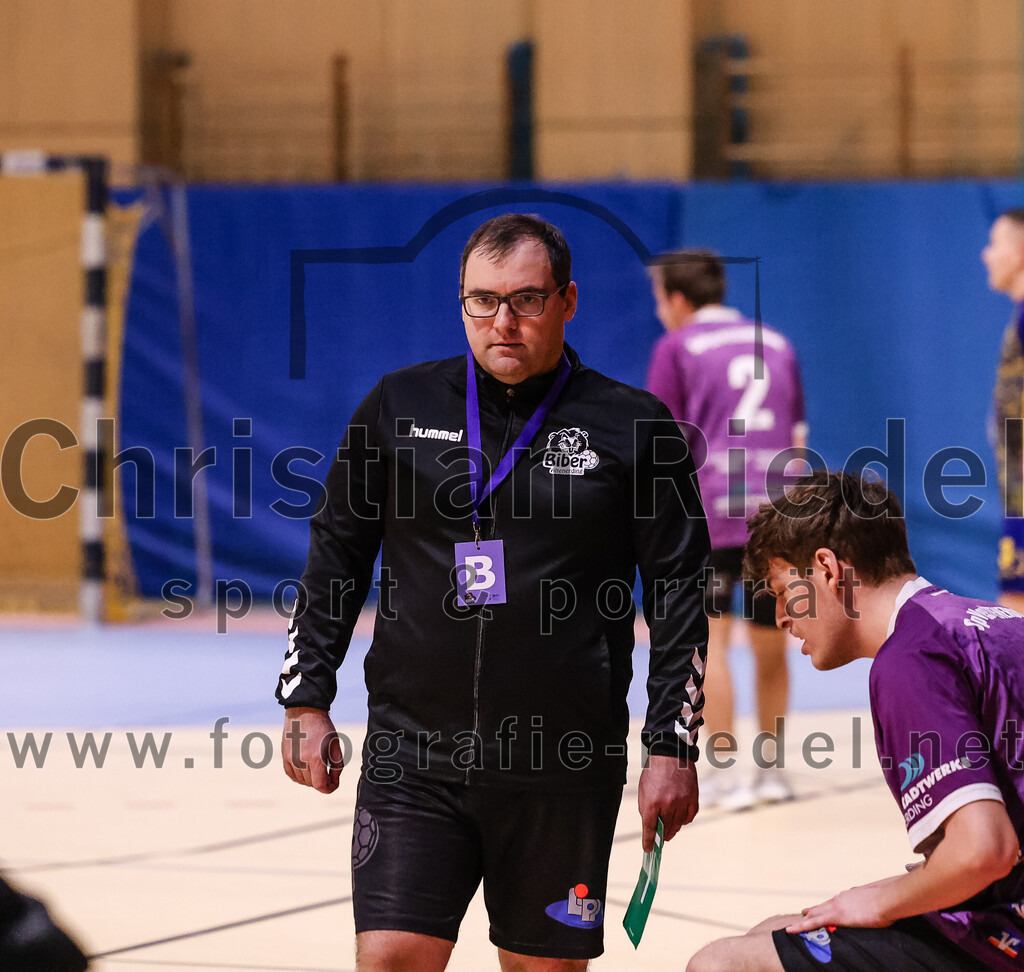 2024-12-14_090_SpVgg_Altenerding_gegen_MTV_Pfaffenhofen | Erding, Deutschland, 14.12.2024:Handball, Bezirksoberliga Männer 2024 / 2025, 10. Spieltag, SpVgg Altenerding gegen MTV Pfaffenhofen, Endergebnis: 32:30Trainer Simon Klawe (SpVgg Altenerding)Foto: Christian Riedel / fotografie-riedel.net