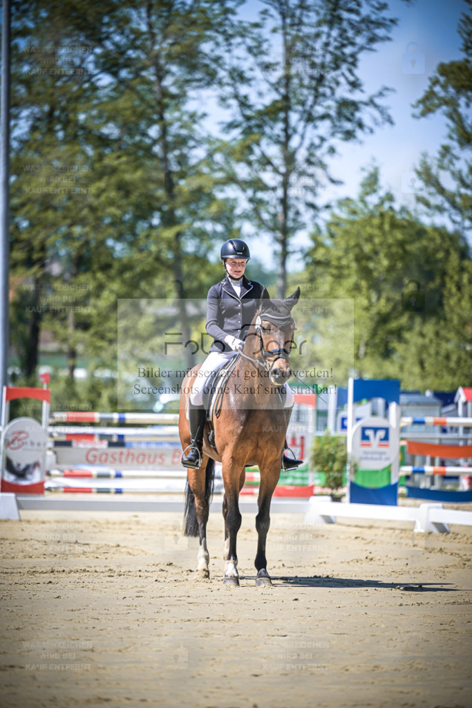 DOS_7945 | Entdecke hochwertige Reitturnierfotos von Foto Oger. Professionell, emotional und authentisch – jetzt Lieblingsmomente im Shop bestellen. - Realisiert mit Pictrs.com
