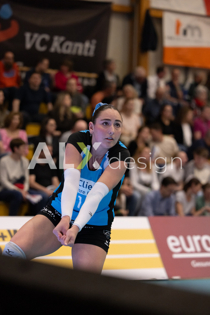 Volleyball I Frauen I Saison 2025-2026 I Volleyball NLA | Women I  Playoffs Finals 2/5 I  VC Kanti Schaffhausen - viteos NUC I  10.04.2026 | 12 Isabella Loffreda (CH) (VC Kanti Schaffhausen) – Libera - Realisiert mit Pictrs.com