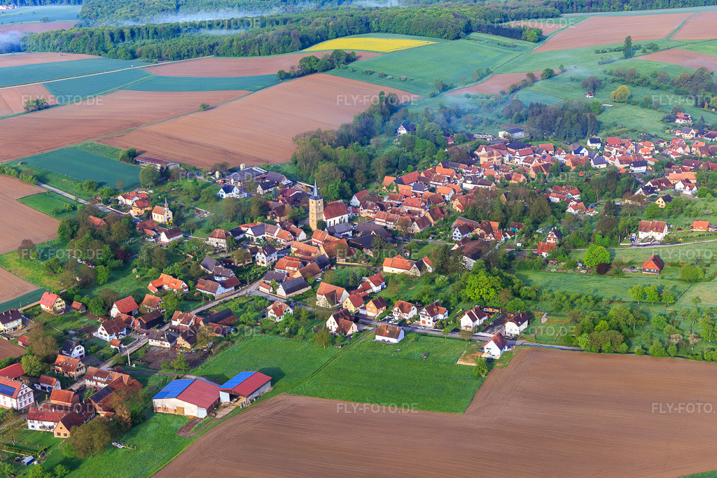 Luftbild: Ortsansicht von Osten in Drachenbronn-Birlenbach im Bundesland Bas-Rhin in Frankreich. – Foto: IMG_113802.jpg vom 29.04.2019 durch Werner Riehm/FLY-FOTO.de – Auflösung des Originals: 5297 x 3531 px