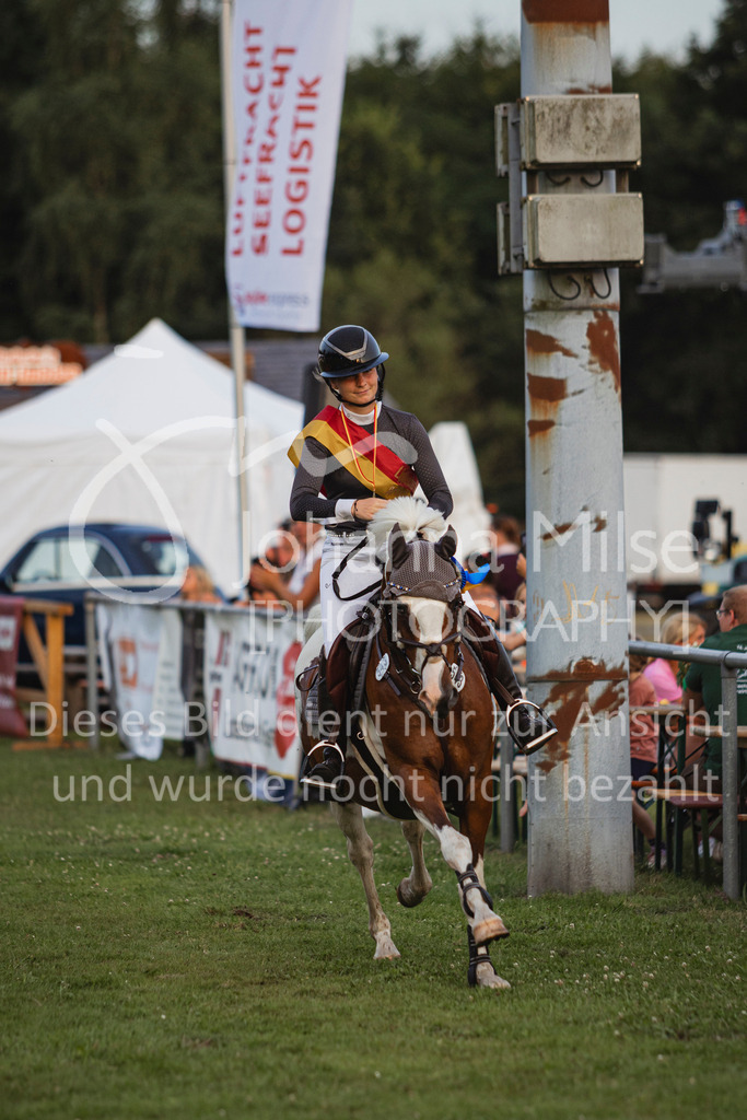 240719_LC_Mannschaft-796 | Deine schönsten Turniermomente als professionelle Fotos! Entdecke hochwertige Pferdesport-Fotografie im Online-Shop. Jetzt Fotos finden & bestellen!
