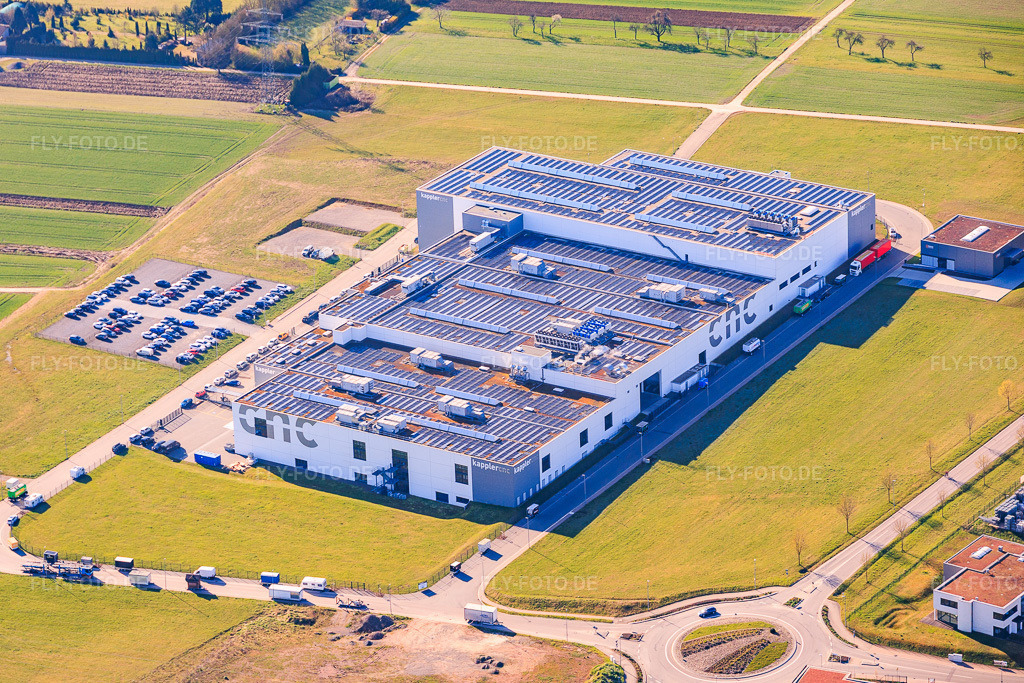 Luftbild: Neubau der Firma Kappler GmbH & Co. KG in Birkenfeld im Bundesland Baden-Württemberg in Deutschland. Foto: IMG_154031.jpg vom 02.04.2026 durch Werner Riehm/FLY-FOTO.deAuflösung des Originals: 5560 x 3707 pxkapplercnc | CNC-Präzisionstechnik | Birkenfeld