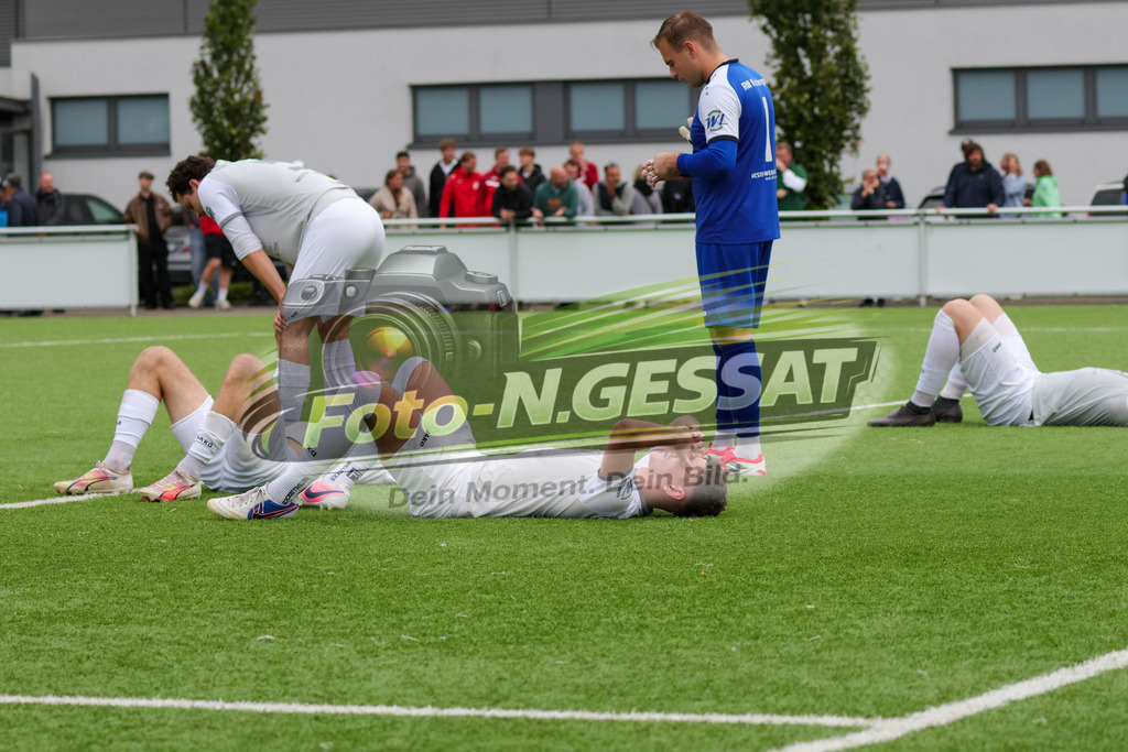 SV Rödinghausen II - FC RW Kirchlengern | Auf dem Bild zu sehen: grau FC RW Kirchlengern: Enttäuschung ist groß in letzter Sekunde verlorenSV Rödinghausen II, FC RW Kirchlengern, Saison 26/27, Westfalenliga, Rödinghausen, Deutschland - Realisiert mit Pictrs.com