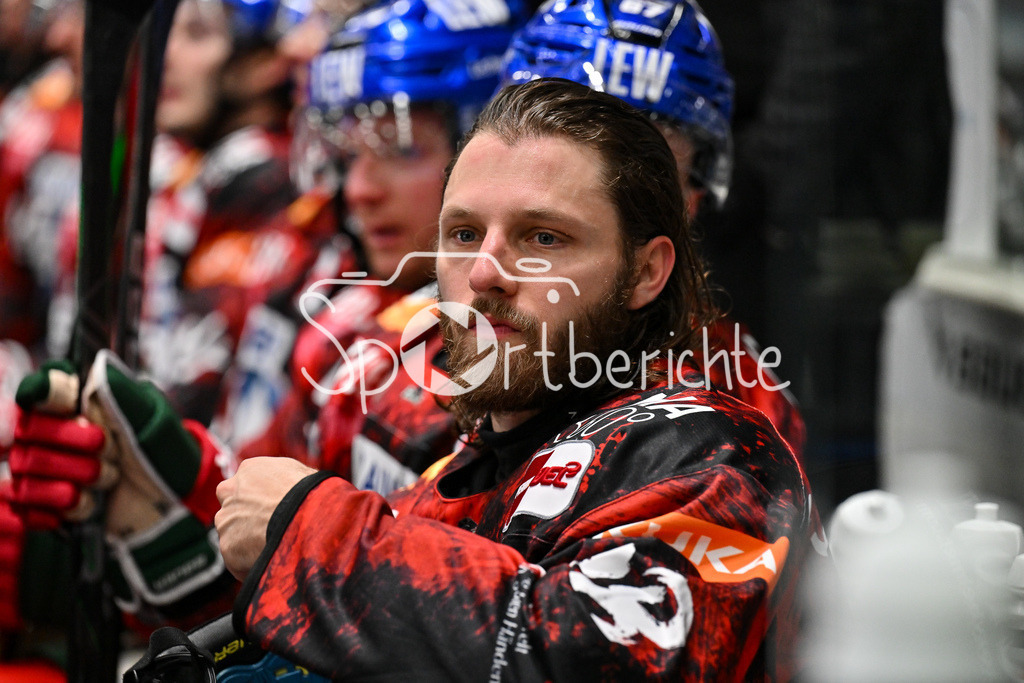 Augsburger Panther - Straubing Tigers | Im Bild Anthony LOUIS (Augsburger Panther #18) auf der Bank / DEL: Augsburger Panther - Straubing Tigers, Curt Frenzel Stadion am 29.11.2024