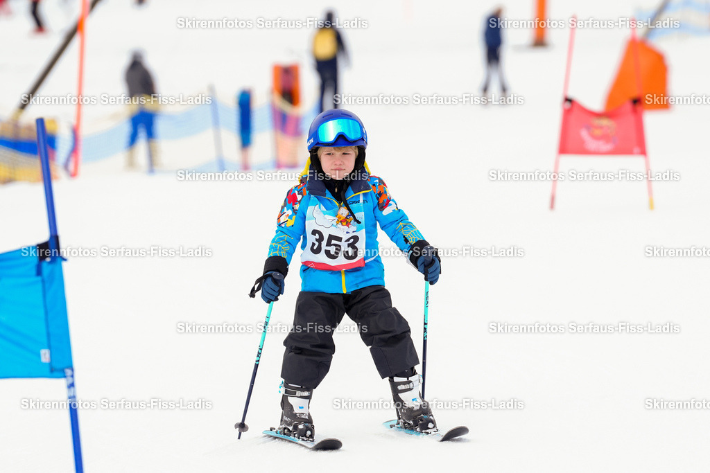 SRF_02.01.2026_0550 | Skirennfotos,Serfaus,Fiss,Ladis,Kinderskirennen,Winter,Tirol,Oberland,skirace,SFL,feelfree,weil wir's genießen,ski,Ski,skifahren,Sonnenplateau, - Realisiert mit Pictrs.com