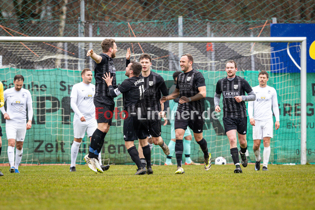 SV Polling gegen VfL Denklingen | Fußball Herren Bezirksliga Oberbayern Süd 2025/26 23. Spieltag, SV Polling gegen VfL Denklingen, 20260329,Torjubel Michael STOßBERGER (SV Polling 20),2026-03-29 in Polling (Sportplatz Polling), Michael STOßBERGER (SV Polling 20), Maximilian BAUMGARTNER (SV Polling Kapitän 11), Philip SCHÖTTL (SV Polling 16)Copyright: WolfgangxLindner www.foto-lindner.de