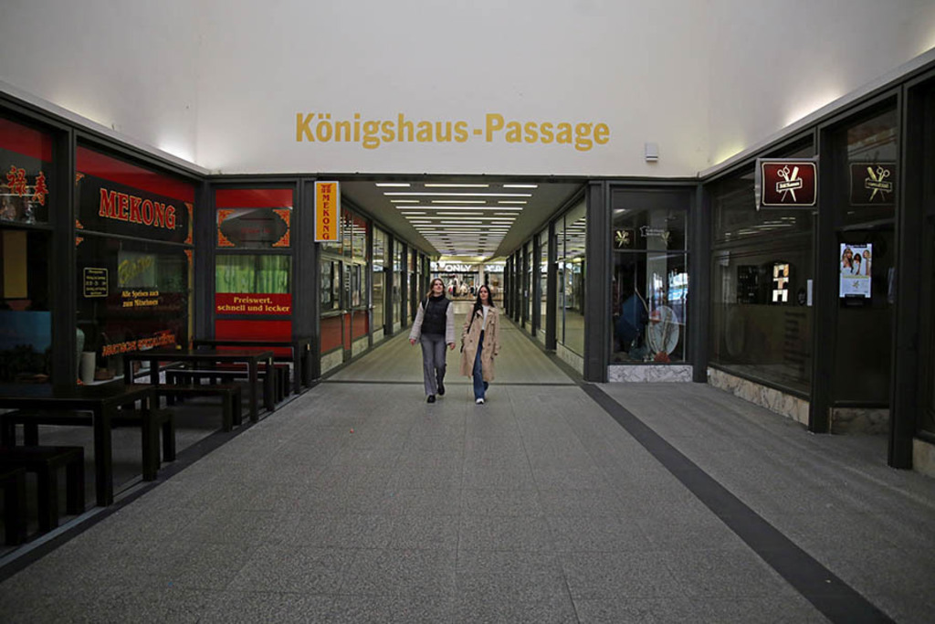Königshaus-Passage | Das Team hinter BILDLEXIKON LEIPZIG bündelt historische wie aktuelle Informationen über die Stadt Leipzig in Text und Bild auf einer Plattform und stellt diese der interessierten Öffentlichkeit zur Verfügung.
