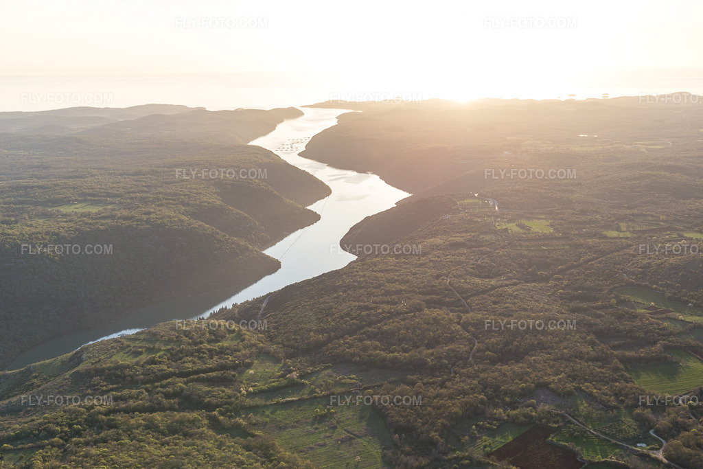 Aerial view: View of the town in Jural in the state Gespanschaft Istrien, Croatia. – Photo: IMG_106139.jpg taken on 04/13/2018 by Werner Riehm/FLY-FOTO.com – Resolution of the original: 5472 x 3648 px
