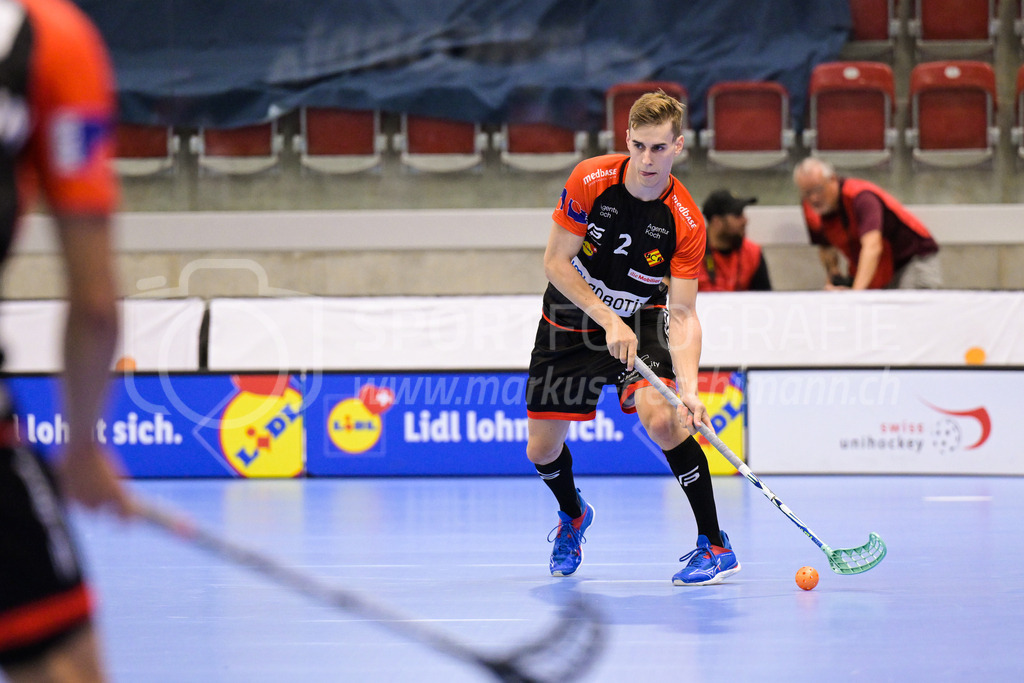 HC Rychenberg vs. Floorball Köniz - 28. August 2022 | HC Rychenberg vs. Floorball Köniz
AXA Arena, Winterthur
Nicola Bischofberger (#2 HC Rychenberg)
Bild: Sportfotografie Markus Aeschimann | www.markus-aeschimann.ch - Realisiert mit Pictrs.com