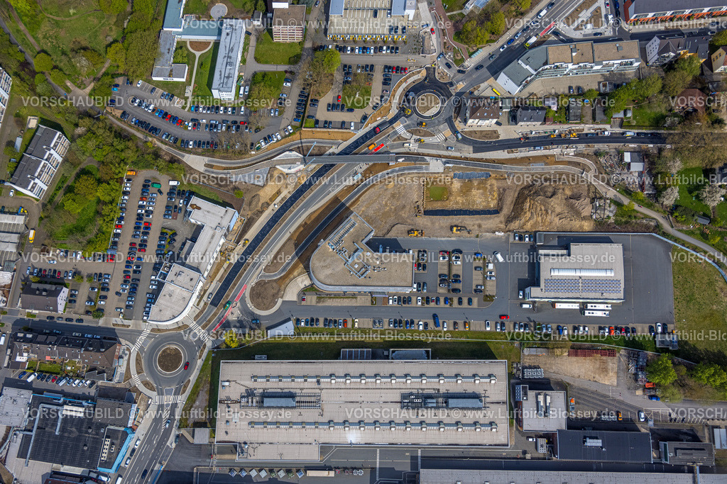 Witten230402415 | Luftbild, Pferdebachstraße Baustelle mit Sanierung, neuer Kreisverkehr, Rheinischer Esel Radwegbrücke, Ärztehaus Pferdebachstraße, Sonnenschein, Witten, Ruhrgebiet, Nordrhein-Westfalen, Deutschland