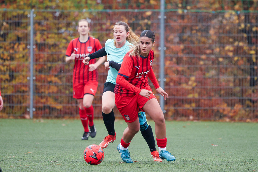 FCHWAS_251102_3564 | 1.FC Heidenheim 1846 II vs. SGM DJK-SV Wasseralfingen/Neuler, Fußball, Frauen, Bezirksliga, 2025/2026, 8. Spieltag, 02.11.2025 in Mergelstetten (Foto: Michael Bulling) - Realisiert mit Pictrs.com