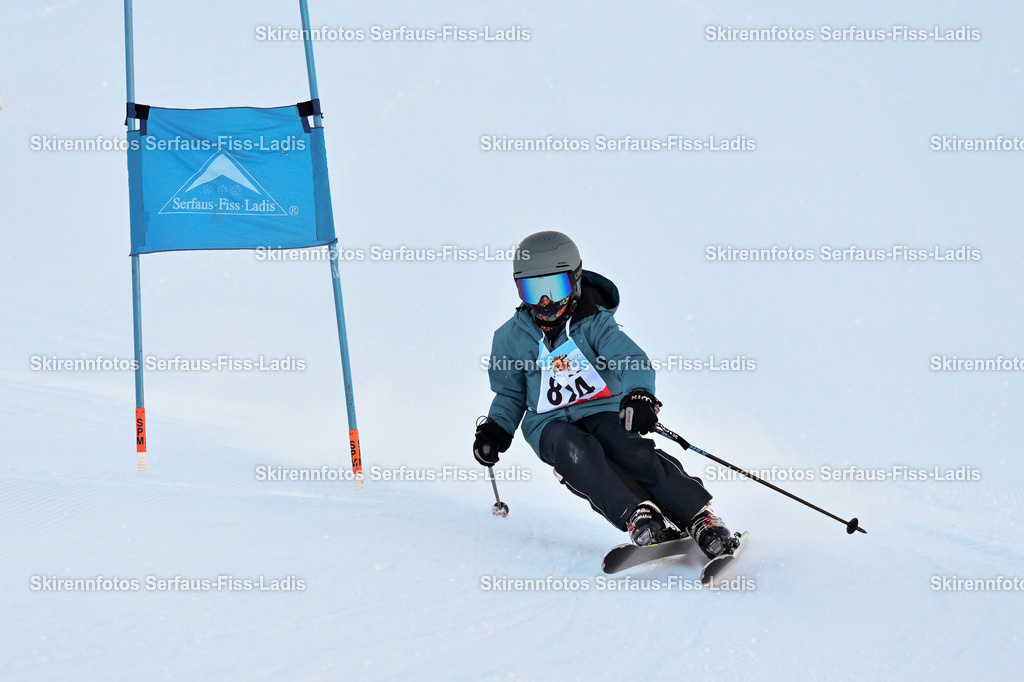 SRF_25.12.2025_0235 | Skirennfotos,Serfaus,Fiss,Ladis,Kinderskirennen,Winter,Tirol,Oberland,skirace,SFL,feelfree,weil wir's genießen,ski,Ski,skifahren,Sonnenplateau, - Realisiert mit Pictrs.com