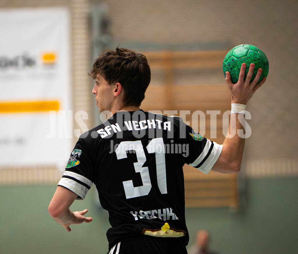 Handball I Herren I Saison 2025-2026 I Verbandsliga West I 13. Runde I SFN Vechta - HSG Varel II I 7754 | Simon Christopher Kaschke (31, SFN Vechta) - Realisiert mit Pictrs.com