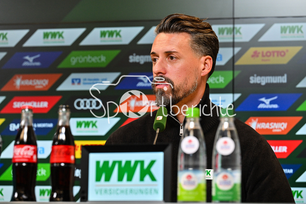 FC Augsburg - Borussia Dortmund | AUGSBURG, GERMANY - Sandro WAGNER headcoach FC Augsburg at the pressconference after the bundesliga match between FC Augsburg vs. Borussia Dortmund on matchday 9 at WWK Arena on October 31, 2025 in Augsburg, Germany / DFL REGULATIONS PROHIBIT ANY USE OF PHOTOGRAPHS AS IMAGE SEQUENCES AND/OR QUASI-VIDEO