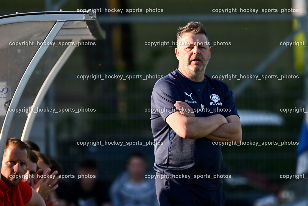 SAK vs. SC ST. Veit | Headcoach SC St. Veit Martin Harald Kaiser, SAK vs. SC ST. Veit, SAK vs. SC ST. Veit am 30.04.2025 in Klagenfurt (Sportpark Welzenegg), Austria, (Photo by Bernd Stefan)