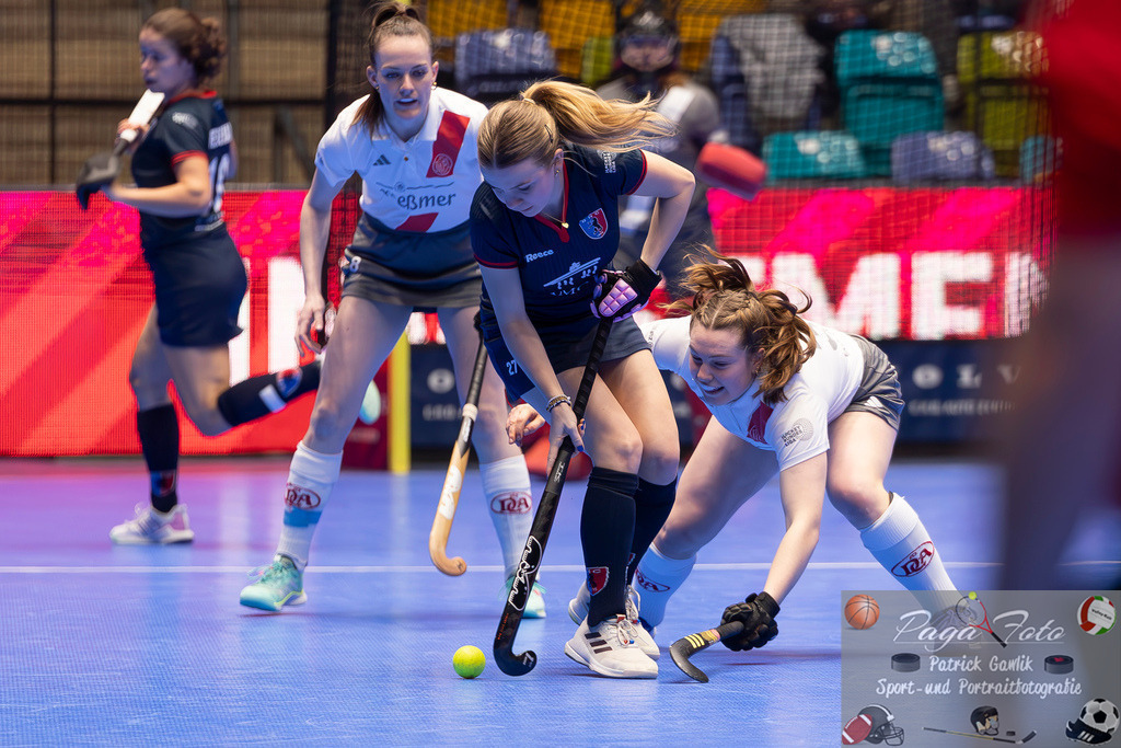 Volvo E.R.B. Final 4 Halbfinale Frauen: Der Club an der Alster - Berlienr HC, 25.01.2025 | Philine Drumm (Berliner HC #27) & Anna Batschko (Der Club an der Alster #31), Der Club an der Alster - Berlienr HC, Frankfurt, Süwag Arena, 25.1.2025 - Realisiert mit Pictrs.com