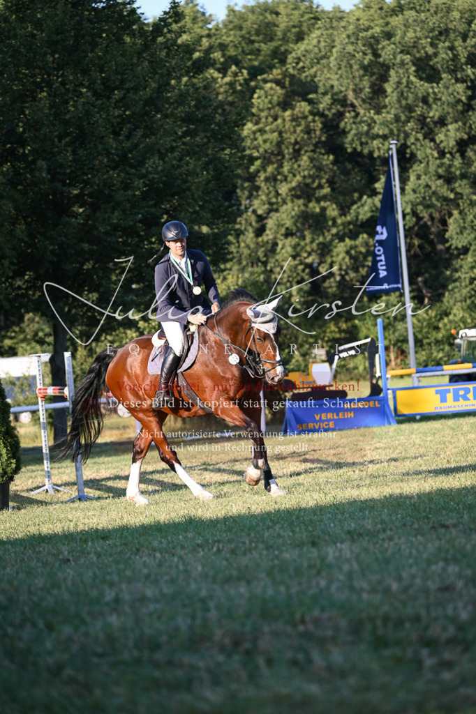 DSC_2038 | Pferde- und Turnierfotografie in Westsachsen. Pferdeportraits, Auftragszeichnungen und intuitive Kunst.