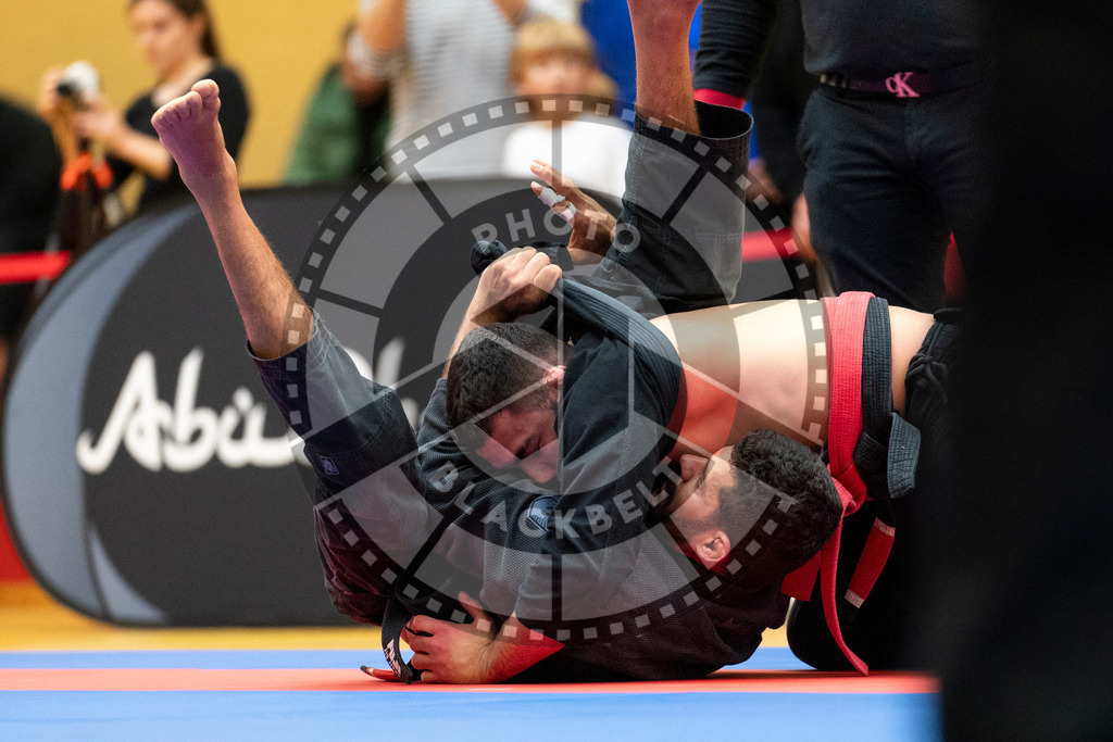 20231118PBB12417 | Fighters compete during the AJP Tour 600 Frankfurt Championship in Frankfurt/Main, Germany, on November 18, 2023.