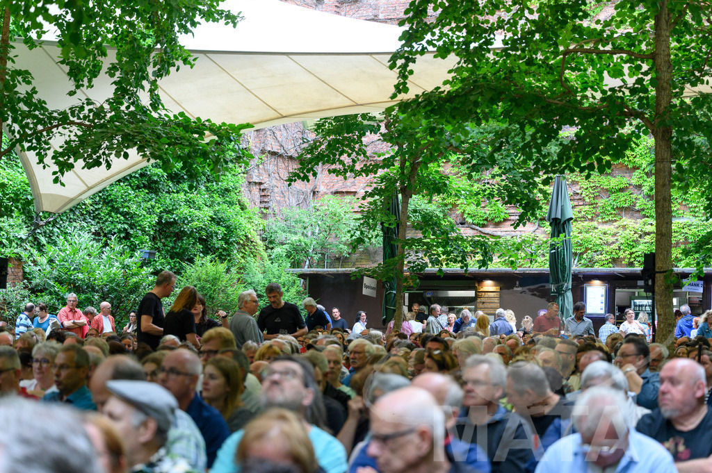 _DWI2366 | John Lees von John Lees' Barclay James Harvest live bei einem Konzert in Serenadenhof Nürnberg, 01.07.2023 - Realisiert mit Pictrs.com