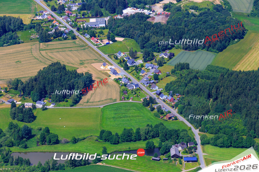 Die Luftaufnahme der Stadt Helmbrechts wurde vom UL-Flugzeug heraus erstellt ( keine Drohne )- hohe Auflösung für beste Qualität