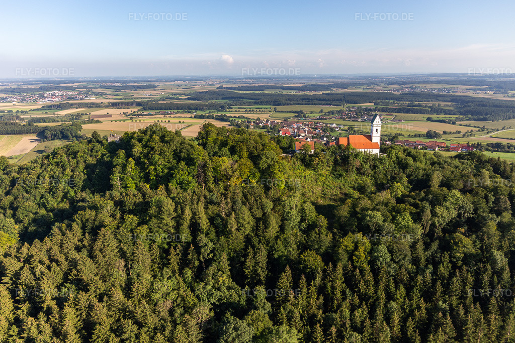 Luftbild: Wallfahrtskirche St. Johannes Baptist auf dem Bussen im Ortsteil Offingen in Uttenweiler im Bundesland Baden-Württemberg in Deutschland. Foto: IMG_128796.jpg vom 03.09.2021 durch Werner Riehm/FLY-FOTO.de