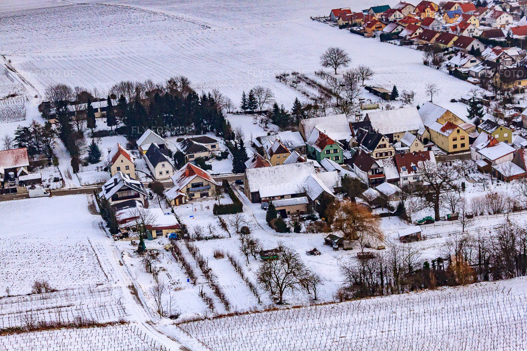 Luftbild: Hauptstraße im Winter im Schnee im Ortsteil Kleinsteinfeld in Niederotterbach im Bundesland Rheinland-Pfalz in Deutschland. Foto: IMG_23654.jpg vom 16.01.2010 durch Werner Riehm/FLY-FOTO.de