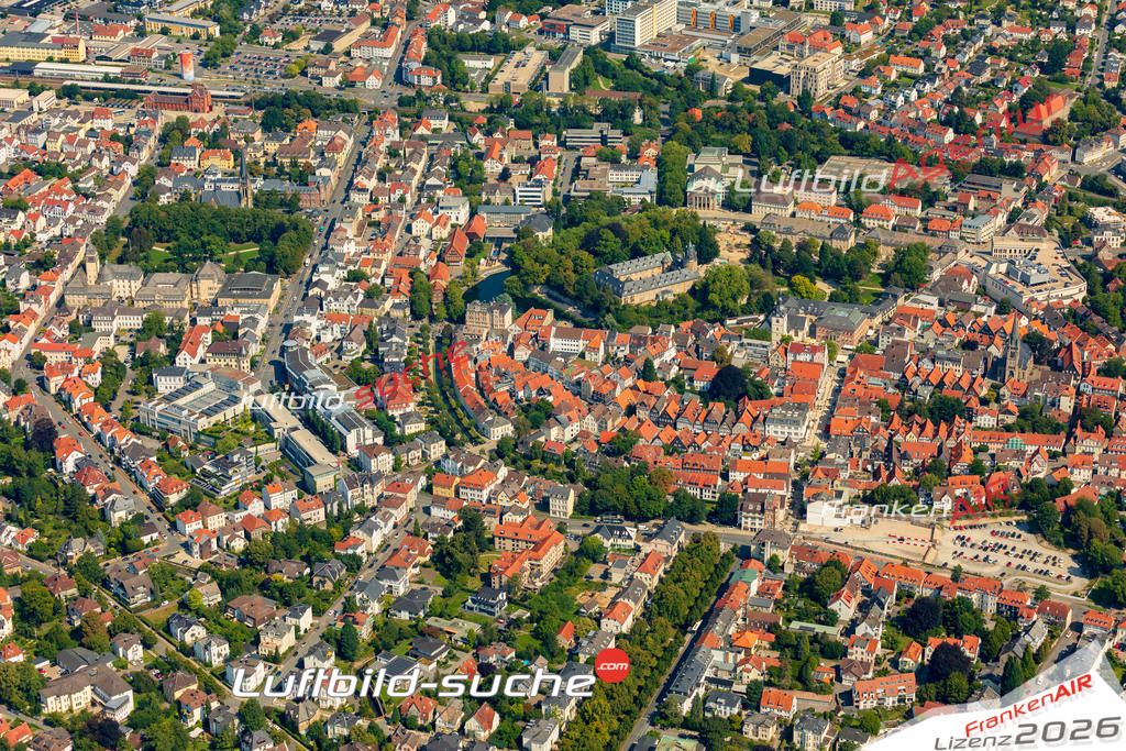 Neue Luftbildaufnahme der Stadt Detmold - Das Luftbild wurde 2025 vom UL-Flugzeug heraus erstellt ( keine Drohnenaufnahme ) - Hochauflösende Luftaufnahme - für Wandbilder und großformatige Ausdrucke geeignet. Das besondere Geschenk!Hier alle&nbsp;Infos zur Lizenzierung der LuftaufnahmeWir fliegen auch dieses Jahr wieder in Ihre Region um Luftbilder zu erstellen.- Luftbild anfragen