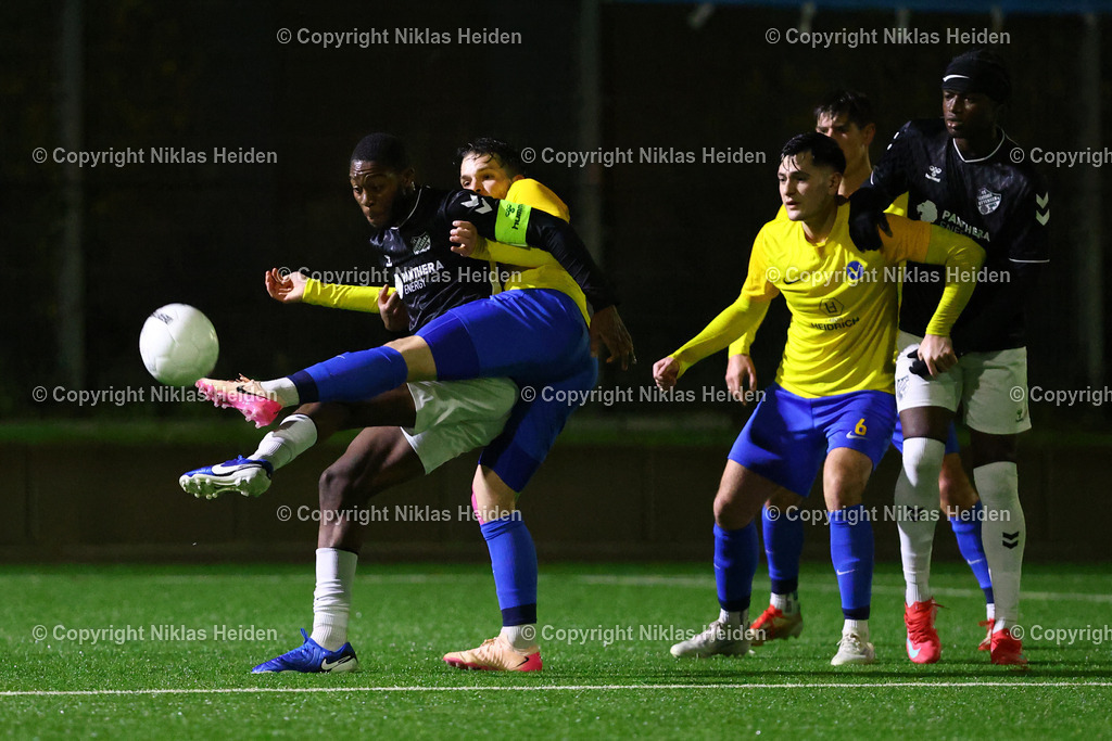 NH_SCVictoriaHamburg_Teutonia05_OberligaHamburg_14112025 | #17 Darijo Maksimovic (SC Victoria Hamburg), #12 Pascal Srougbo (Teutonia 05)Fußball I Herren I Gamesright Oberliga Hamburg I Saison 2025-2026  I 17. Spieltag I SC Victoria Hamburg - Teutonia 05 I 14.11.2025 I Stadion Hoheluft