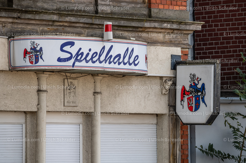 10049-14208 - Ehemalige Spielhalle in Halberstadt | Stockfoto und Bilderpool mit Bildmaterial aus Deutschland, dem Harz, Halberstadt, Quedlinburg, Wernigerode und weltweit. Qualitativ hochwertige und professionelle Fotos anschauen und kaufen. - Realisiert mit Pictrs.com