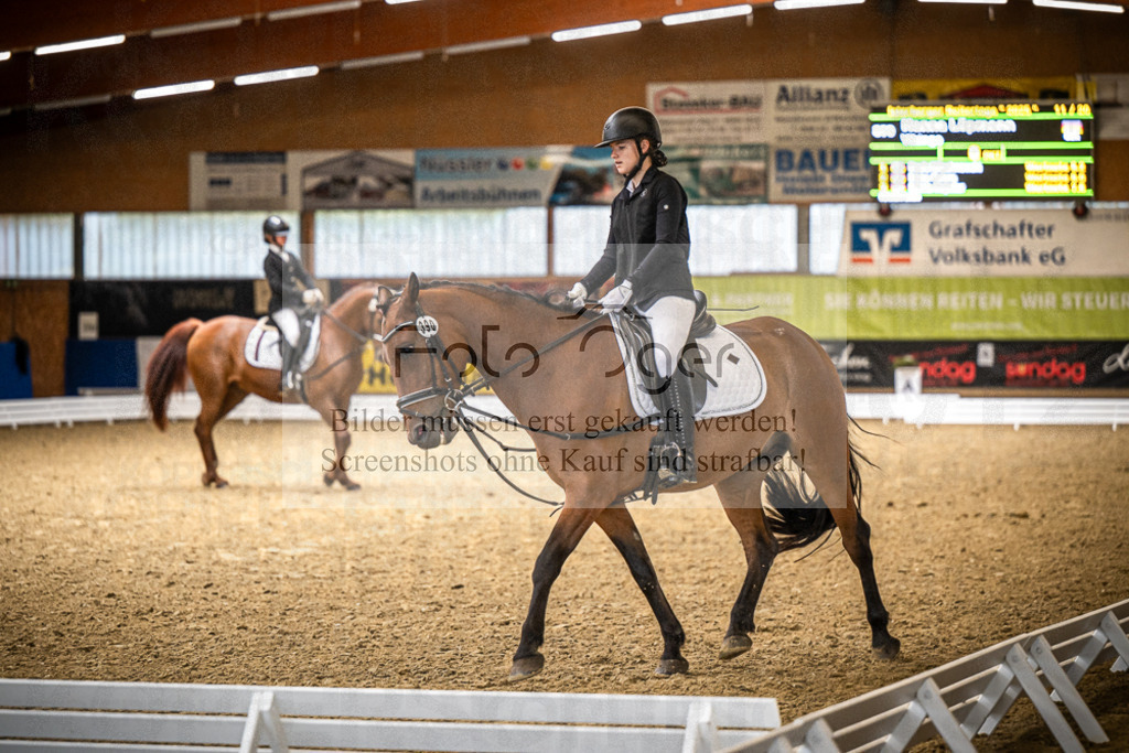 DOS_1435 | Entdecke hochwertige Reitturnierfotos von Foto Oger. Professionell, emotional und authentisch – jetzt Lieblingsmomente im Shop bestellen.Deutschlandweite Turnierfotografie. - Realisiert mit Pictrs.com