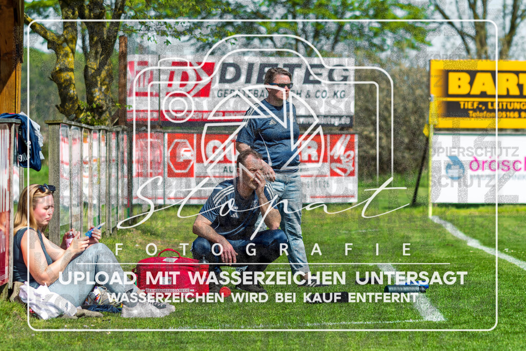 Kreisliga Damen HKCE - SG Fulde vs. Sportfreunde Bispingen | Janina Mühlmann, Carsten Sachse; Kreisliga Damen HKCE - SG Fulde vs. Sportfreunde Bispingen am 26.04.2026 in Zentralstadion, Fulde - Realisiert mit Pictrs.com