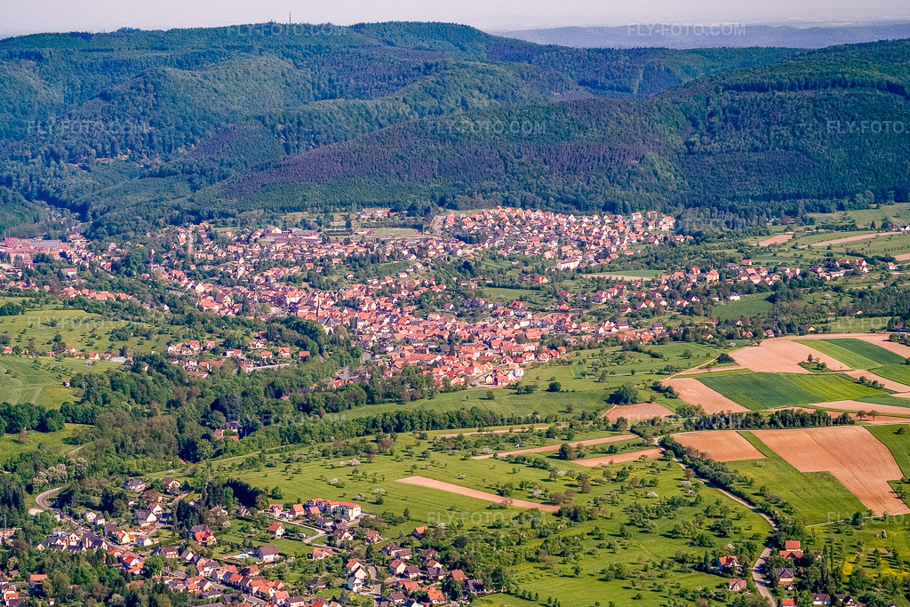 Aerial view: View of the town from the southeast in Niederbronn-les-Bains in the state Bas-Rhin, France. – Photo: IMG_10837.jpg taken on 05/12/2008 by Werner Riehm/FLY-FOTO.com – Resolution of the original: 3456 x 2304 px