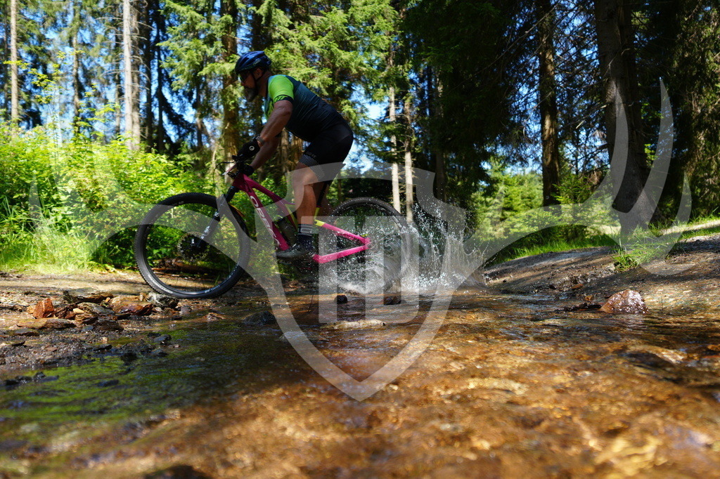 FC605395 | Fotogalerie der Treibjagd im Dunkelwald - Dein MTB Etappenrennen im Erzgebirge - Realisiert mit Pictrs.com