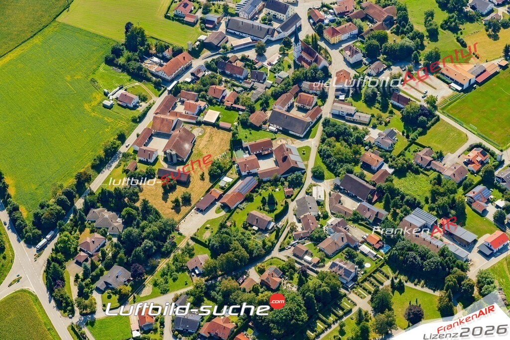 Klassische Luftaufnahme ohne Drohne zeigt:Sulzbach am Inn bei Ruhstorf an der Rott - Die Luftbildaufnahme wurde 2025 vom UL-Flugzeug heraus erstellt ( keine Drohne ) - Hochauflösende Luftaufnahme -Nicht vergleichbar mit Google Maps oder Satelittenbilder- Die Geschenkidee !Mit Lizenz und Bildrechte bestellbar